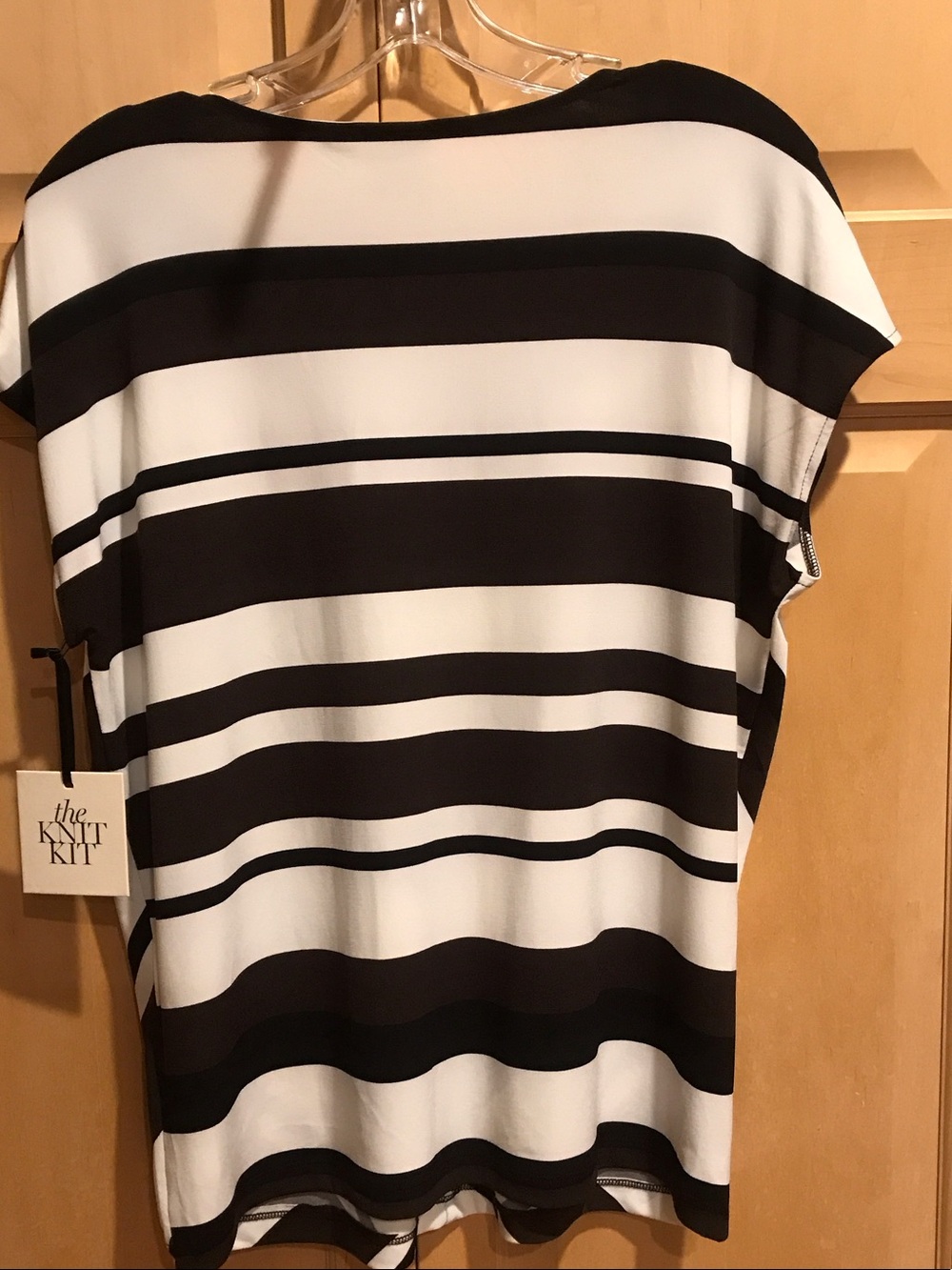 New Chico's Black, Brown, and White Chevron V-Neck Top - Picture 6 of 9